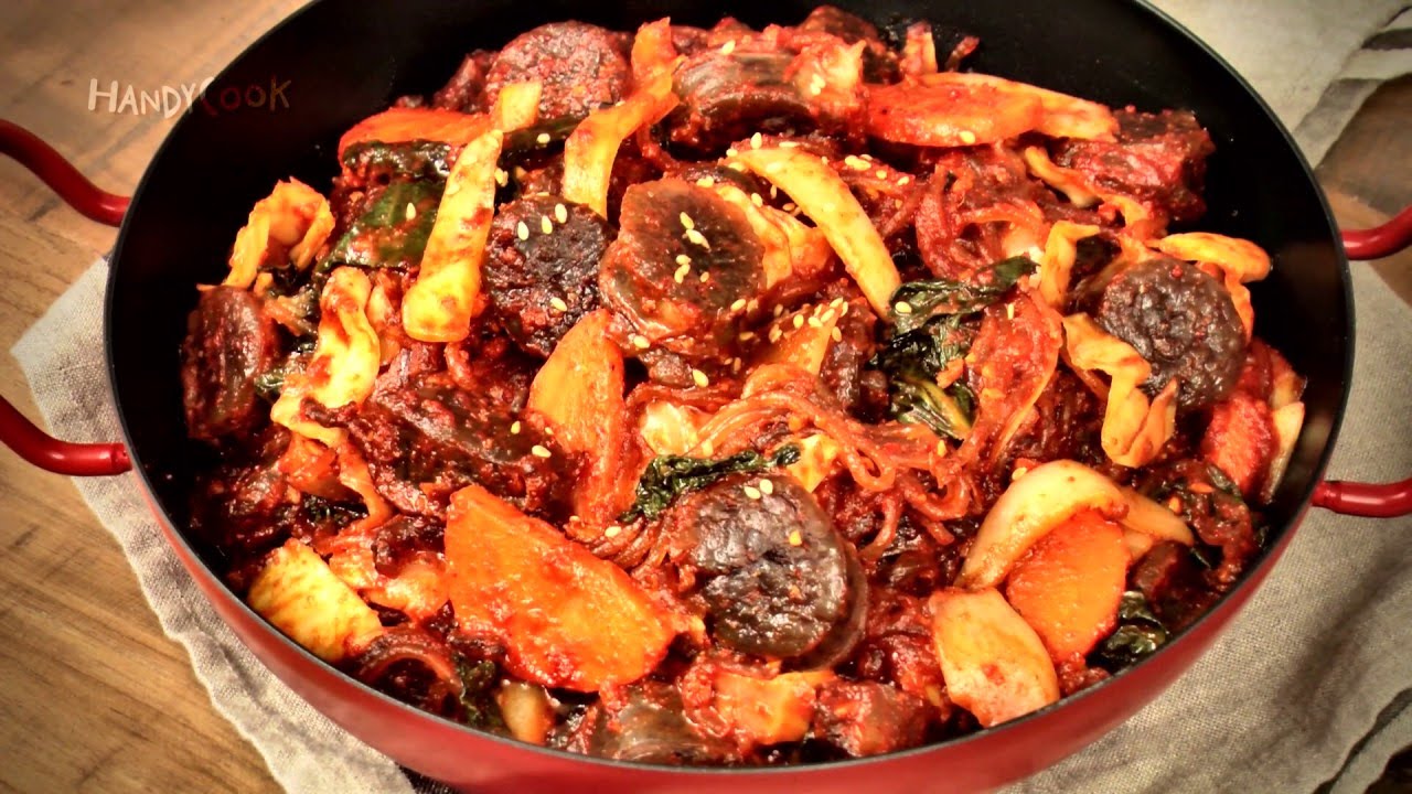 Soondae Bokeum (Spicy koean stir-fry blood sausage/깻잎순대볶음)_Koreanfood recipe(영어자막)ENG ver.