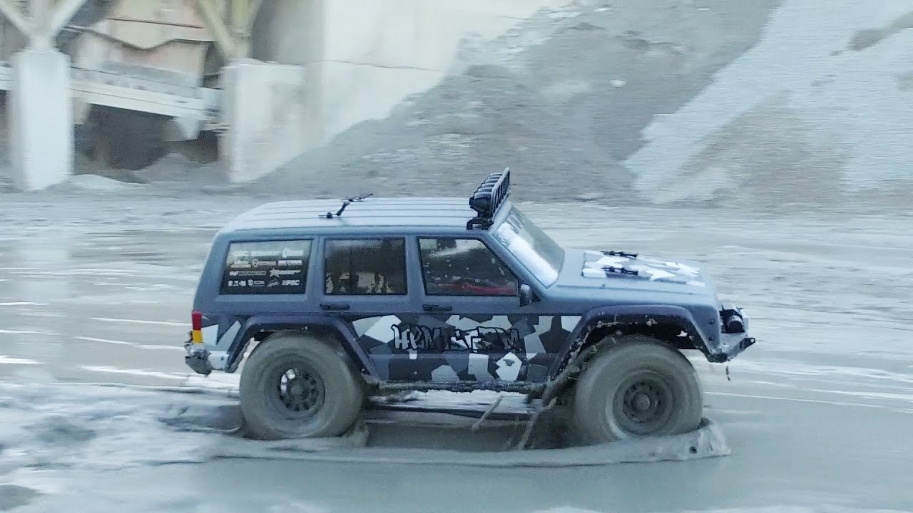 SUPER STICKY MUD PLOWING - Axial SCX102 AudioSync