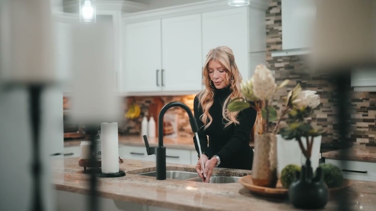 425 Pinehurst Dr, Lakeshore