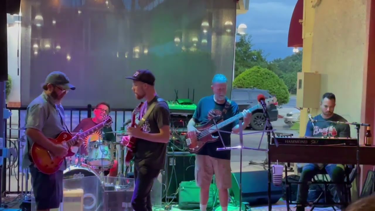 Smokestack plays at The Southern Grill Jacksonville Florida Sept 9, 2022