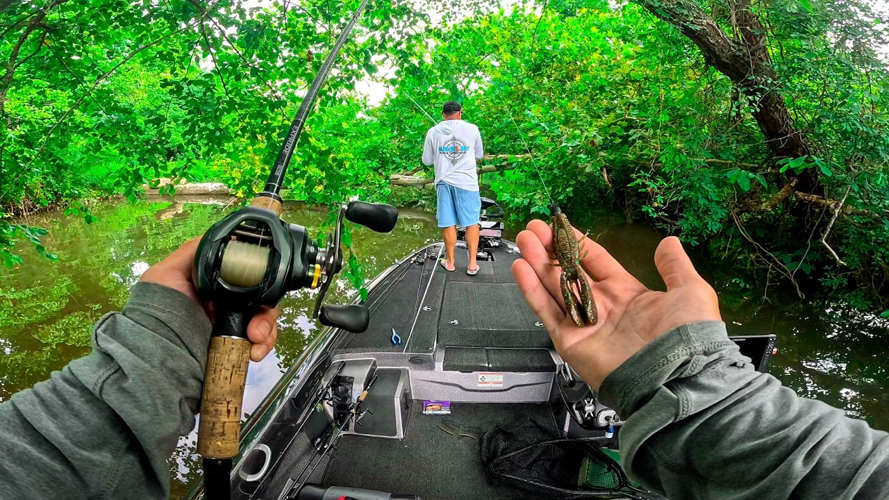 Squeezing Bass Boat Into Tiny Creek to Catch WINNING BAG || Potomac River Elite 70