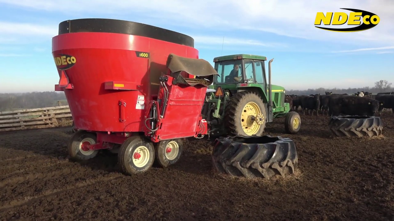NDEco S600 Vertical Feed Mixer on a beef operation