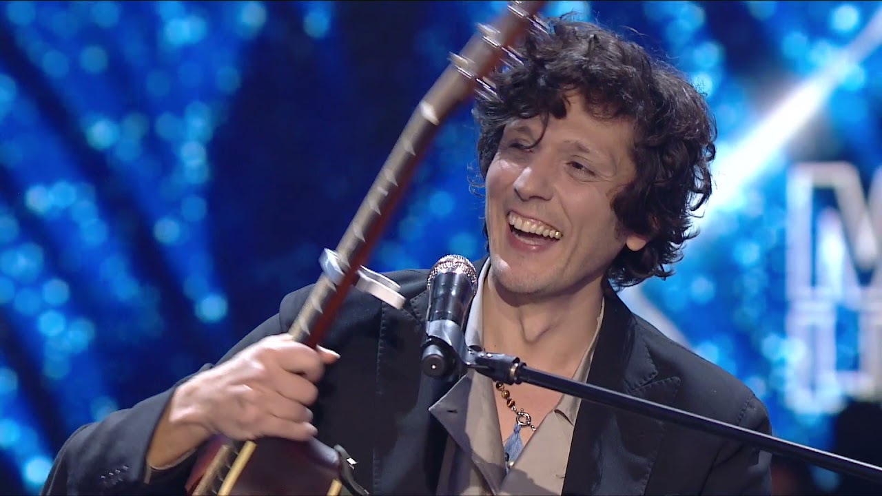 Ermal Meta canta dal vivo 