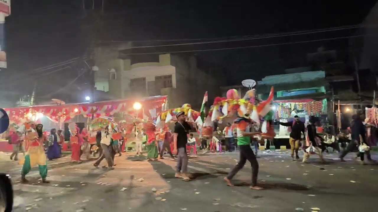 अलीगढ़ में कावड़ यात्रा ले जाते हुए यात्री कृपा चैनल को सब्सक्राइब करें जय भोलेनाथ#vlogs 7