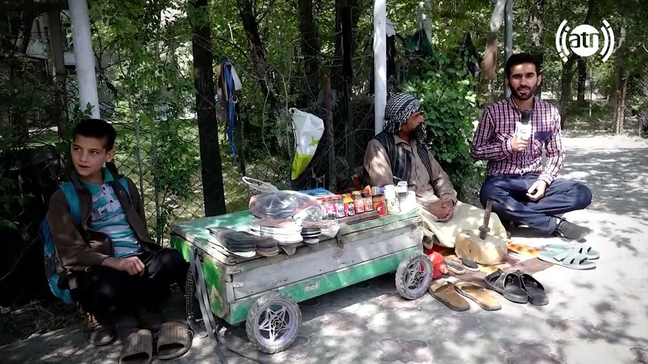 Talking with M. Hussain the Shoe mender in 4th Macroryan / صحبت با محمد حسین موچی در مکروریان چهارم
