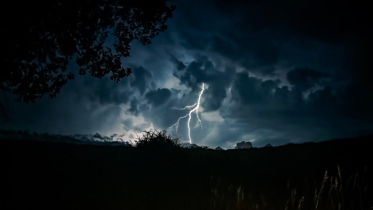 Solo Hammock Camping Turns Dangerous | Thunderstorm Escape in Iowa's Loess Hills