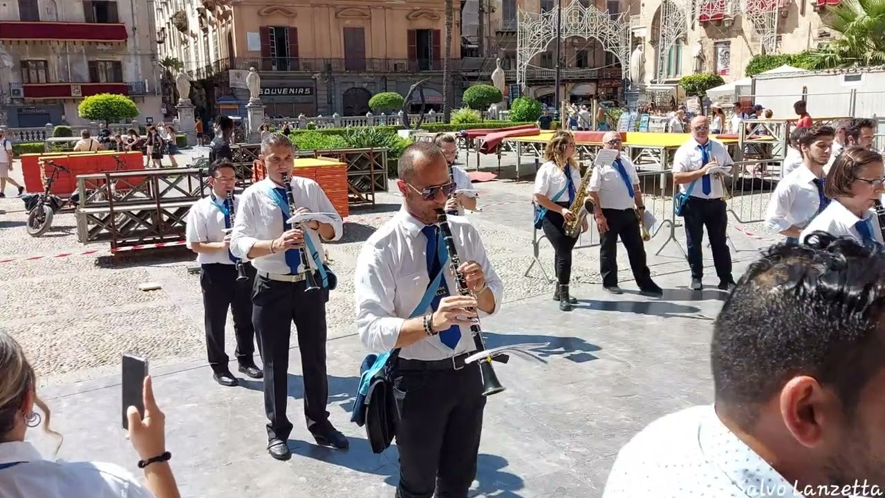 PALERMO - INTRATTENIMENTO MUSICALE SUL SAGRATO DELLA CATTEDRALE. CORPO BANDISTICO PALERMITANO. (4K)
