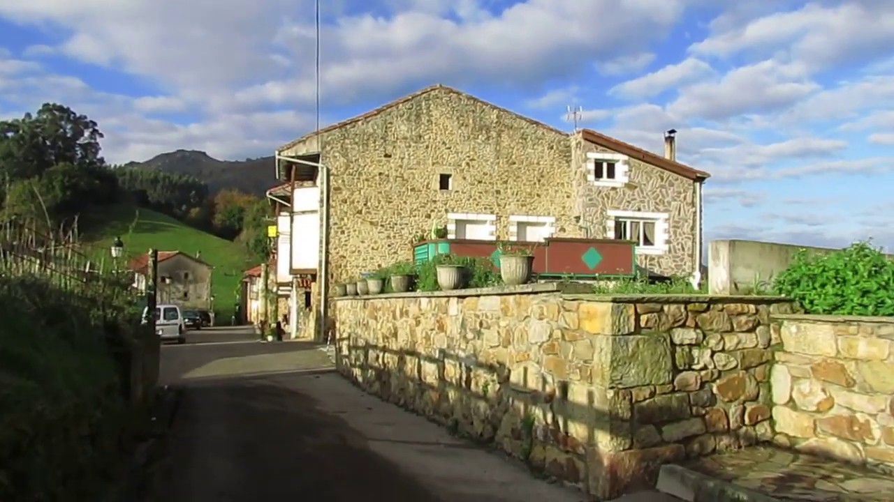 COLLADO - LIMPIAS ( Cantabria ) España . 06 12 2018 . WDB .  MVI 1099