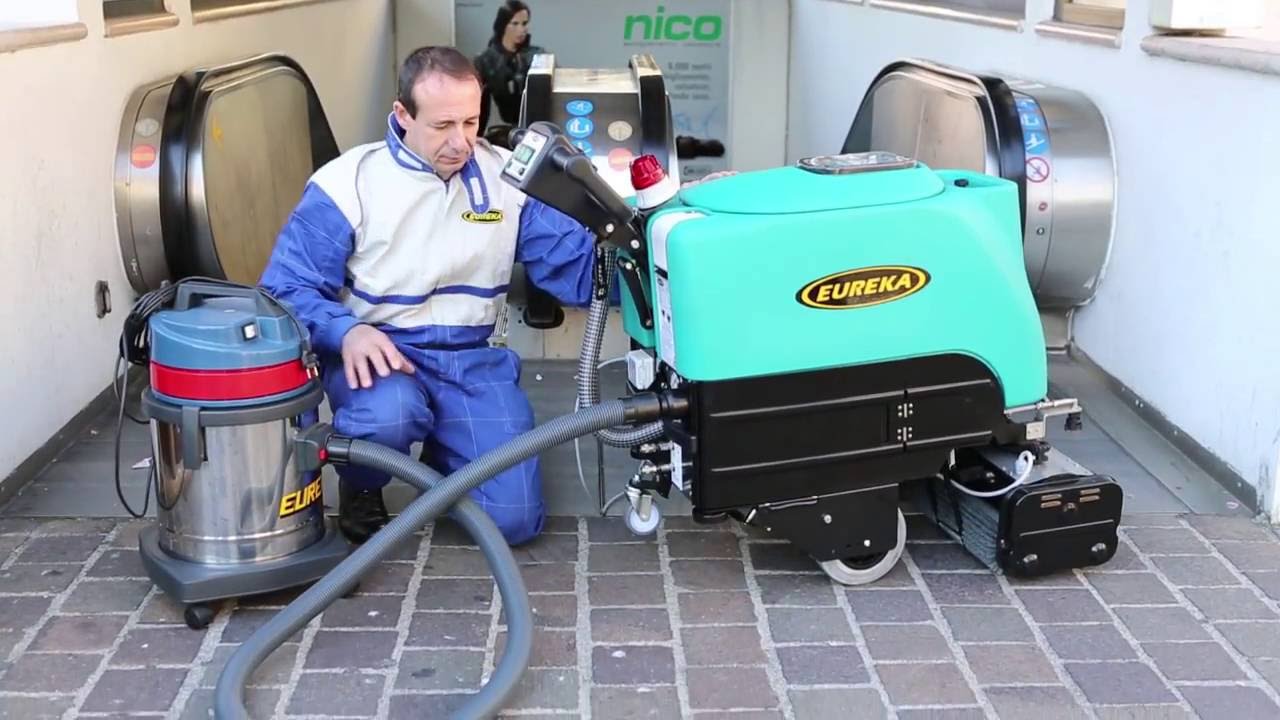 fregadorasonline.com - Máquina Limpieza Automática Escalera - Fregadora  EC51