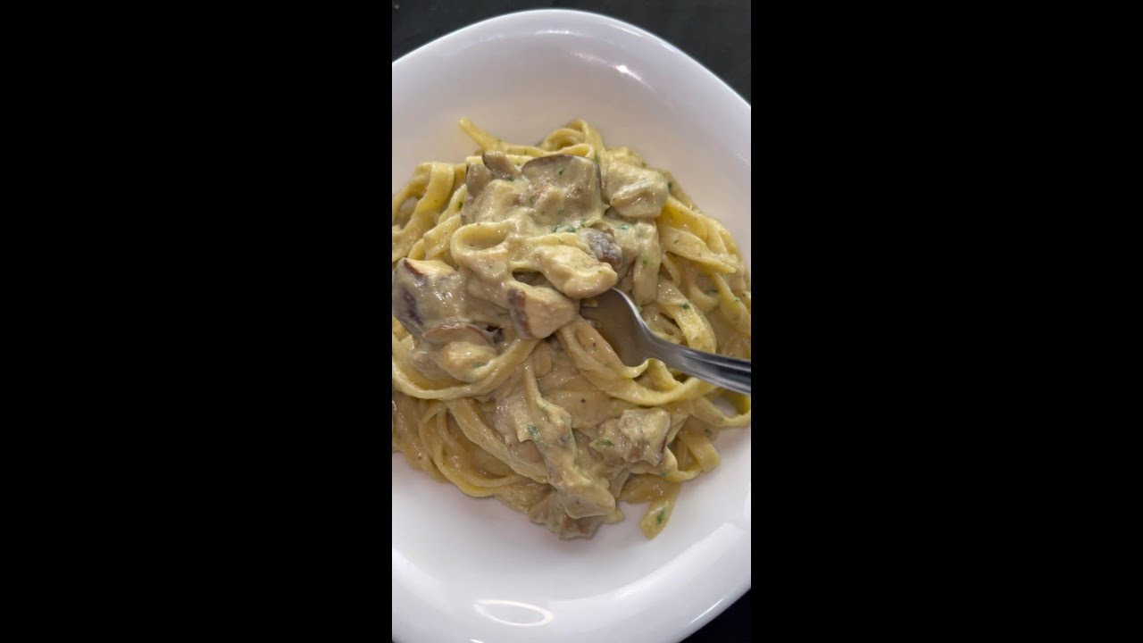🍄 TAGLIATELLE ai FUNGHI PORCINI...pura cremosit&agrave;!🤤🍝 #Shorts