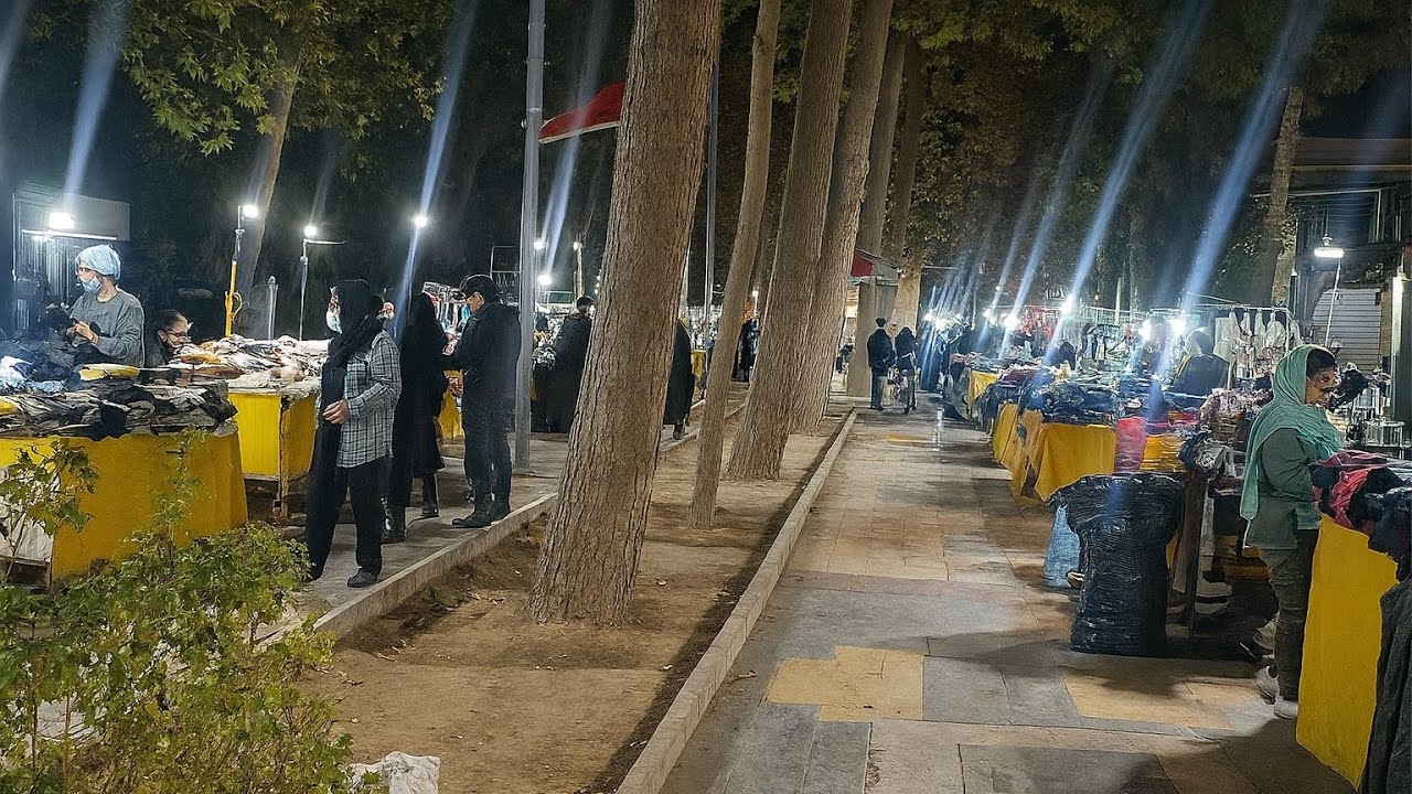 تعالو اخذكم جولة في السوق الليلي في مدينة مشهد.