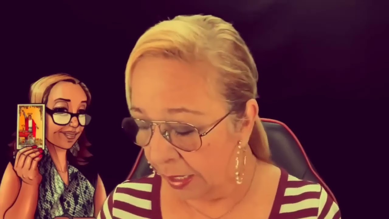 Alguien da vueltas como loc@ con las manos y el teléfono en la cabeza a punto de llamarte #tarotamo