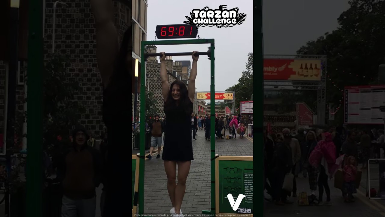 HANG CHALLENGE! EDINBURGH FESTIVAL FRINGE 2019. SHE WON 100! HANG ON THE BAR FOR 100 SEC & WIN £100!