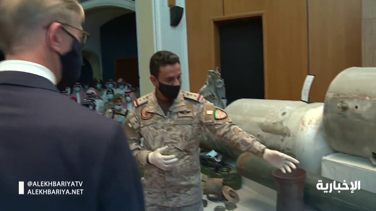 العقيد تركي المالكي يطلع هوك على الأسلحة التي تستخدم في استهداف #المملكة
