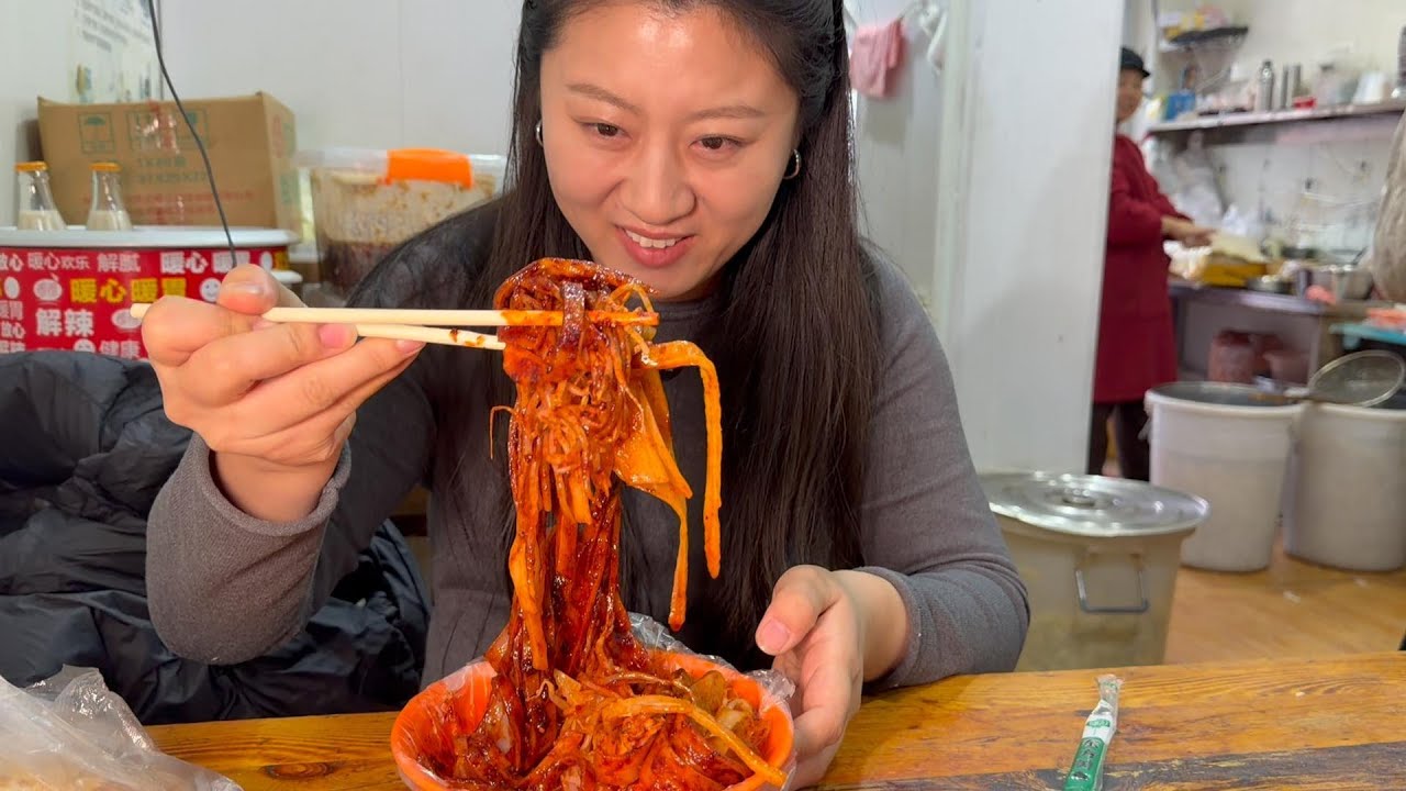 【寻尝姐妹】在邯郸吃长棍儿牛肉火烧和擀面皮，都是二三十年的老店，尝尝味道