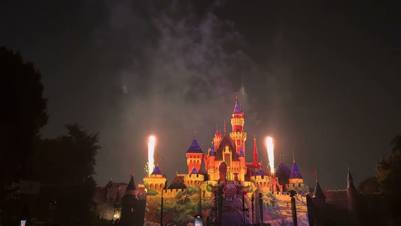 Disney Anaheim August 2025 Neue Feuerwerk Show  Schloss Los Angeles LA 