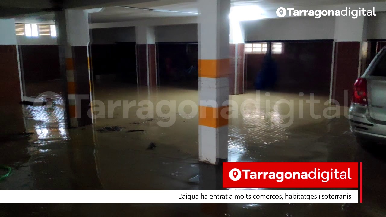 TARRAGONA DIGITAL: L&rsquo;aigua ha entrat a molts comer&ccedil;os, habitatges i soterranis