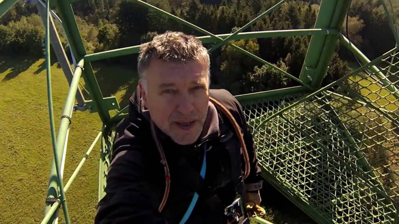 Montage d'une ligne de vie sur pylône