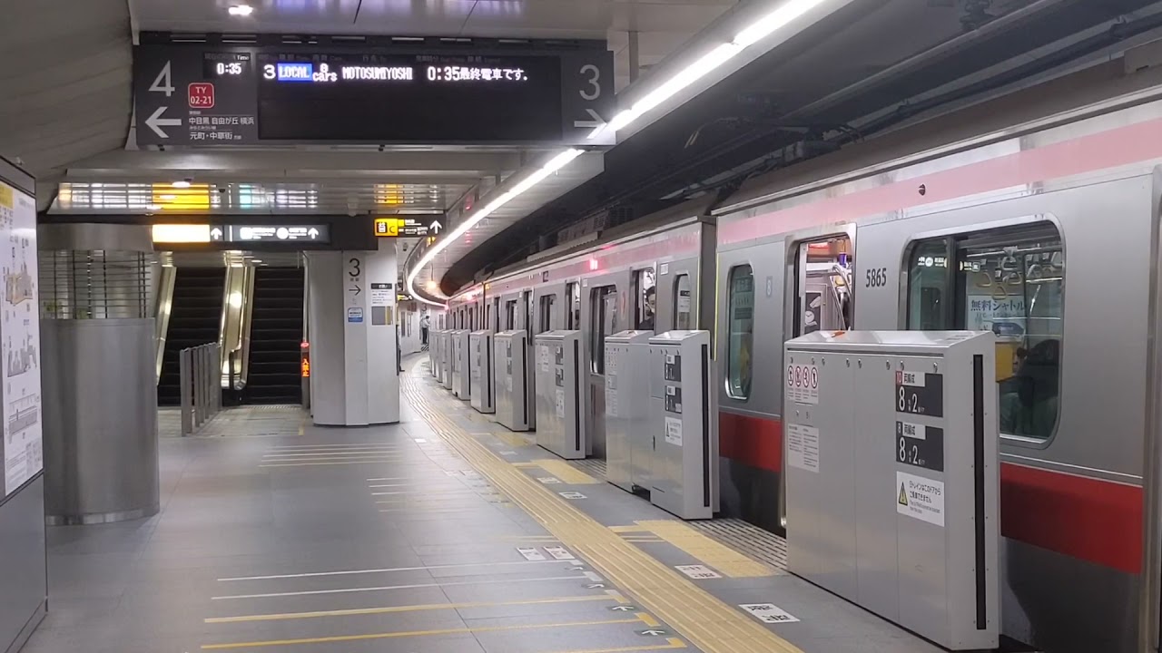 優しい駅員さん！！乗り遅れた乗客に声かけをし再開閉する東急の駅員さん