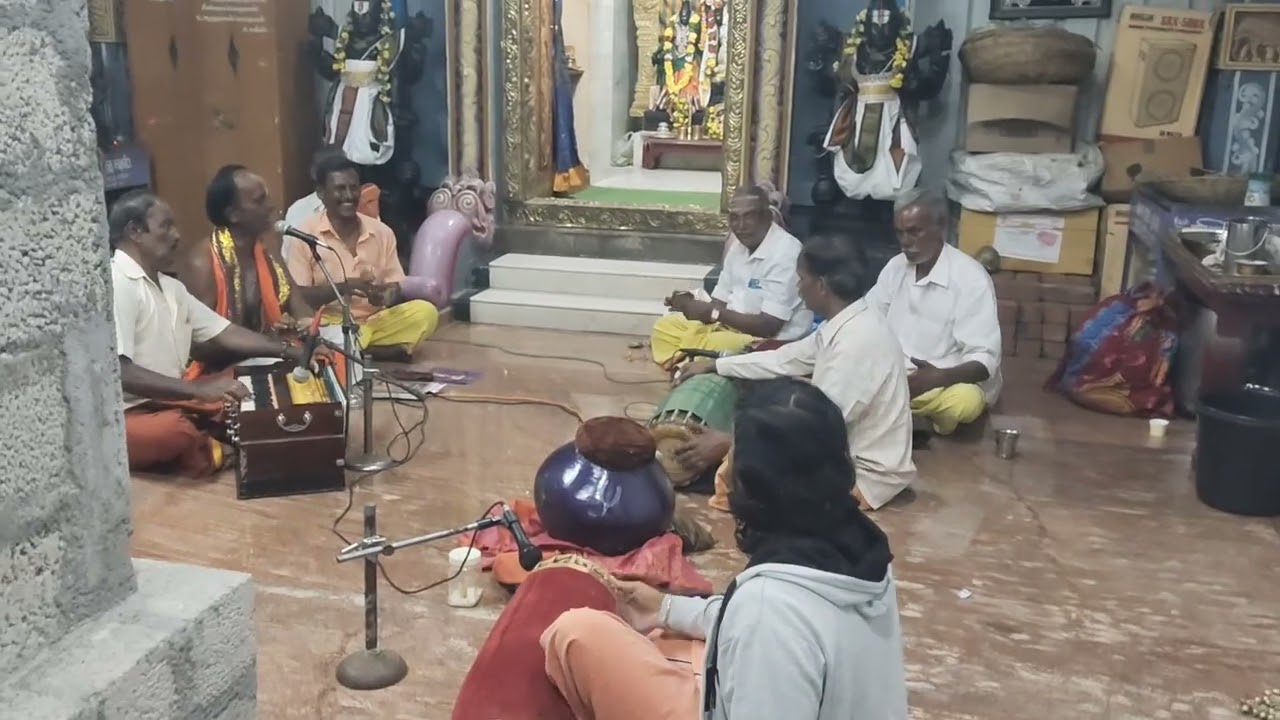பொள்ளாச்சியில்