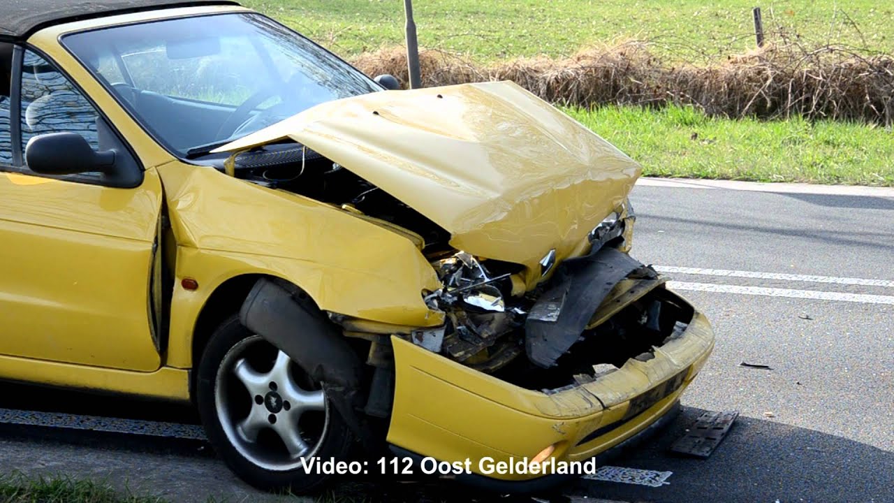 Automobliste gewond bij kop- staartbotsing in Zelhem