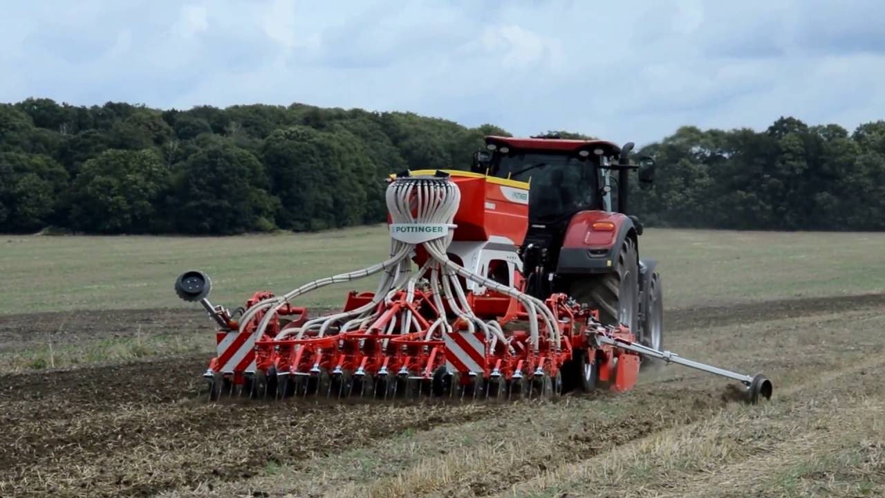 Pokaz polowy ciągnika CASE IH OPTUM 270 CVX z siewnikiem POETTINGER TERRASEM C4 w Agrocentrum