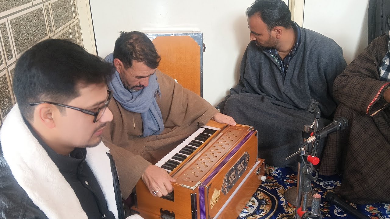 MUzFAR AHMAD BULBUL SOFIE SINGHER #Viral# Anantnag today 