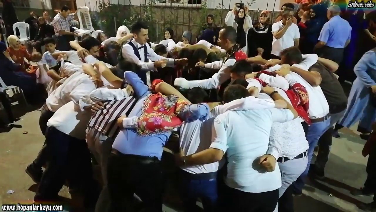 ÇOK GÜZEL DÜĞÜN OLDU DURSUNBEY'İN GENÇLERİ 20 DAKİKA DAMAT BEYİ TERLETİYOR