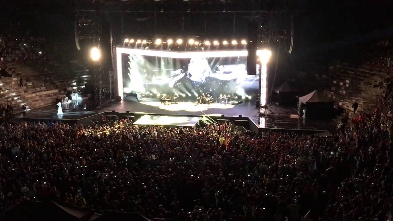 Adele - Rolling in the Deep Live @ Arena Verona Italy