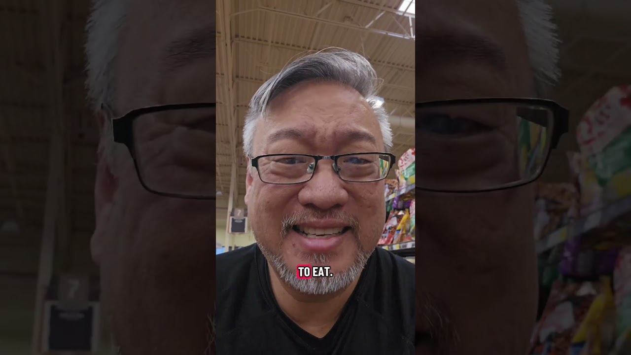 В канун Рождества в кафе Fry's ищут хорошие вещи для бесплатного продовольственного банка.