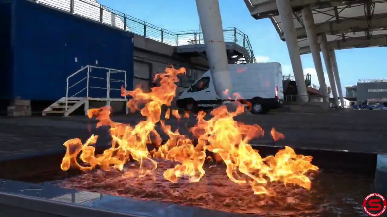 Prove di spegnimento - Corso Addetti Antincendio Sicurnet Liguria