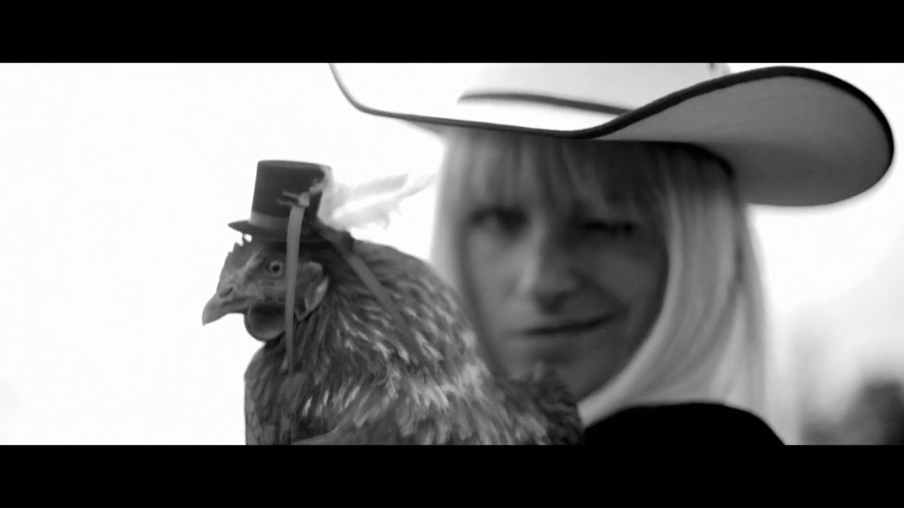 Gina von Glasow - Left with an idiot (Official Video)