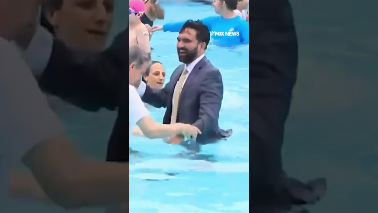 Mamdani jumps into city pool wearing FULL SUIT #shorts #us #news #Mamdani #politics