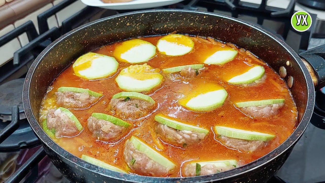 На ужин быстро и вкусно в одной сковороде: стакан риса, кабачок и жменя фарша.