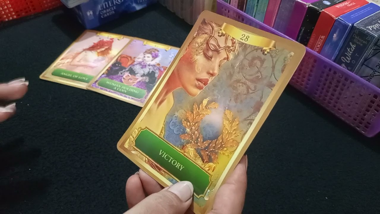 😔WHO WANTS TO CONNECT WITH YOU AND WHY 😔 HINDI-URDU TAROT 💗#whoismissingyou #missingyou #tarot