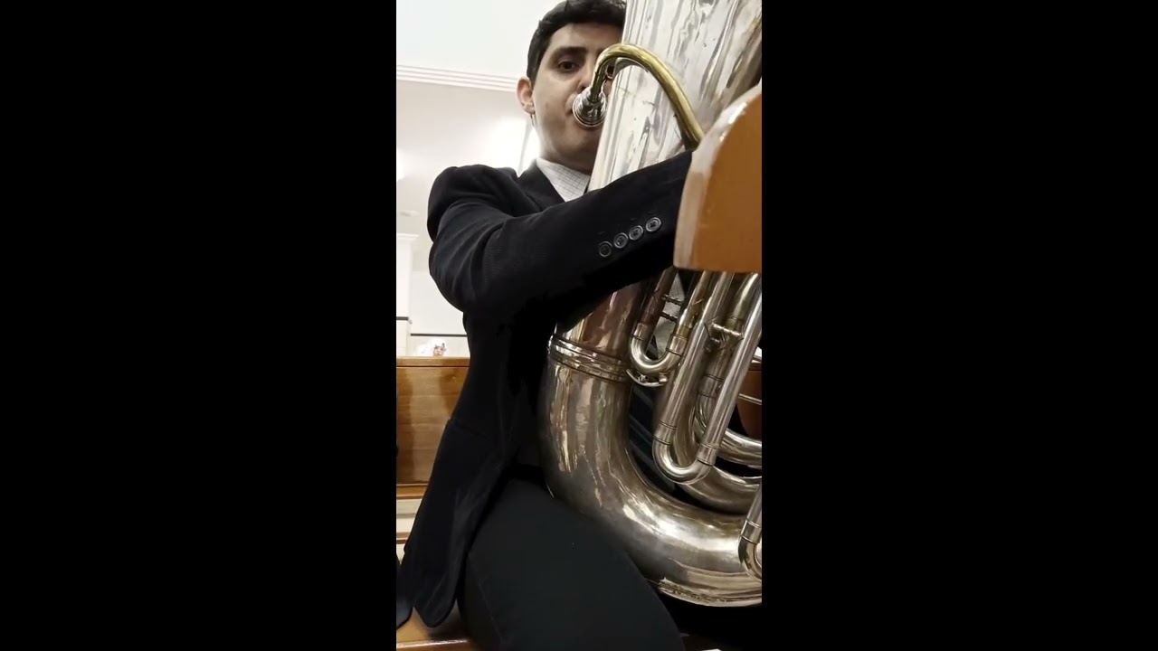 Tuba York 33 fazendo o contra baixo (ouvir com microfone)