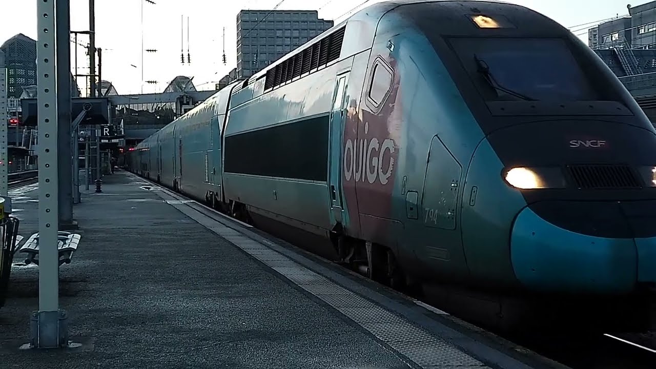 Départ en gare de Rennes de l'UM2 TGV OUIGO n°794 et n°766 à destination de Paris Montparnasse