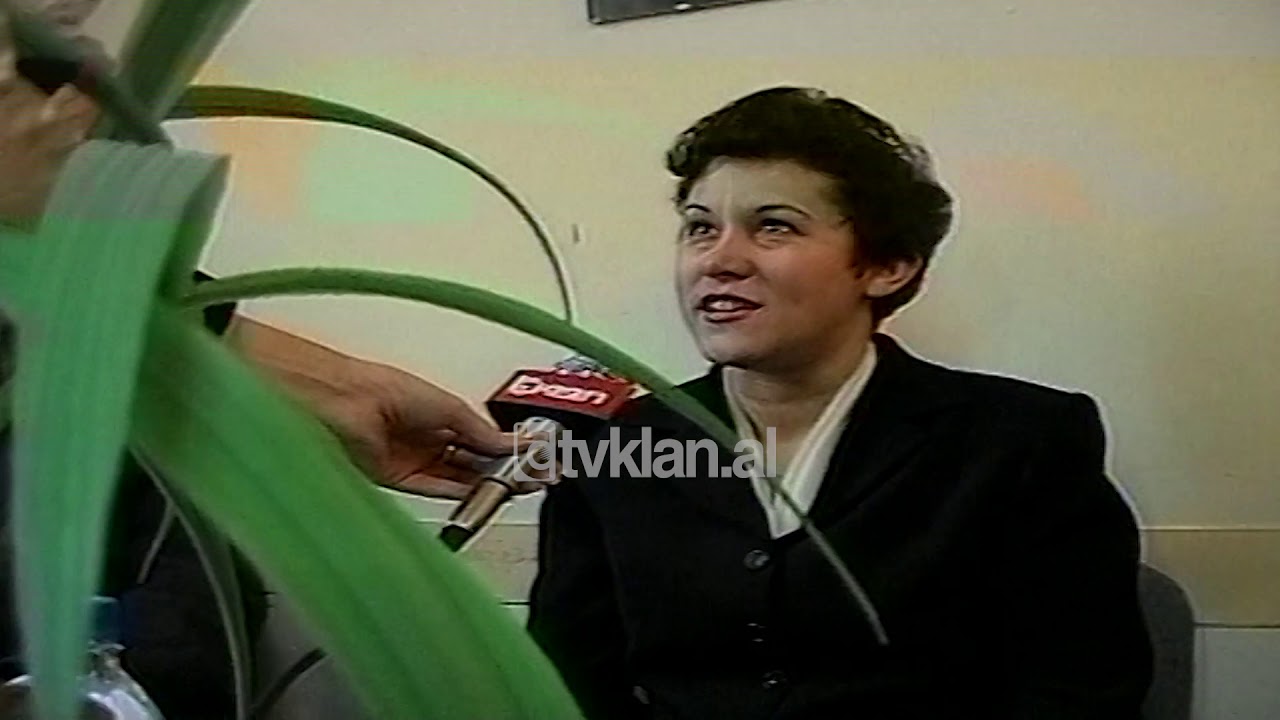Ingrid Shuli  feston ndërrimin e mijëvjecarit me ish ministrat e Transportit  (31 Dhjetor 1999)