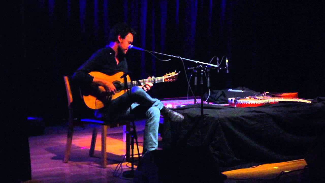 Derek Gripper plays Tubaka by Toumani Diabaté
