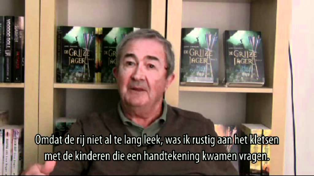 John Flanagan spreekt Nederlandse Grijze Jagers toe