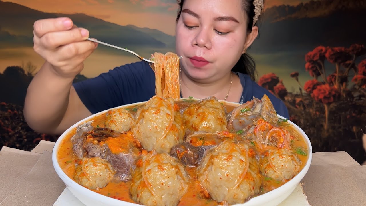 Pedas nyelekit, Bakso urat sapi toping tulang sapi pake soun sambal pedas 1 mangkok MUKBANG