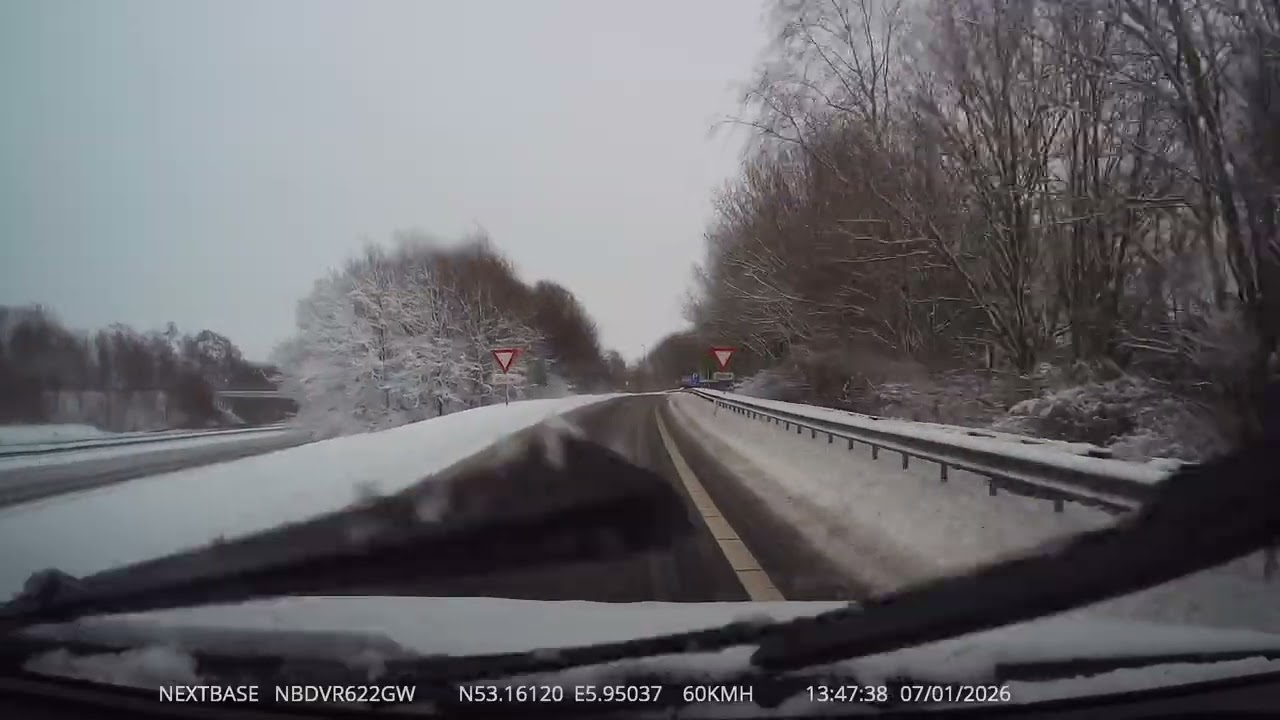 Stuifsneeuw op Wâldwei (N31) en rondweg Garyp
