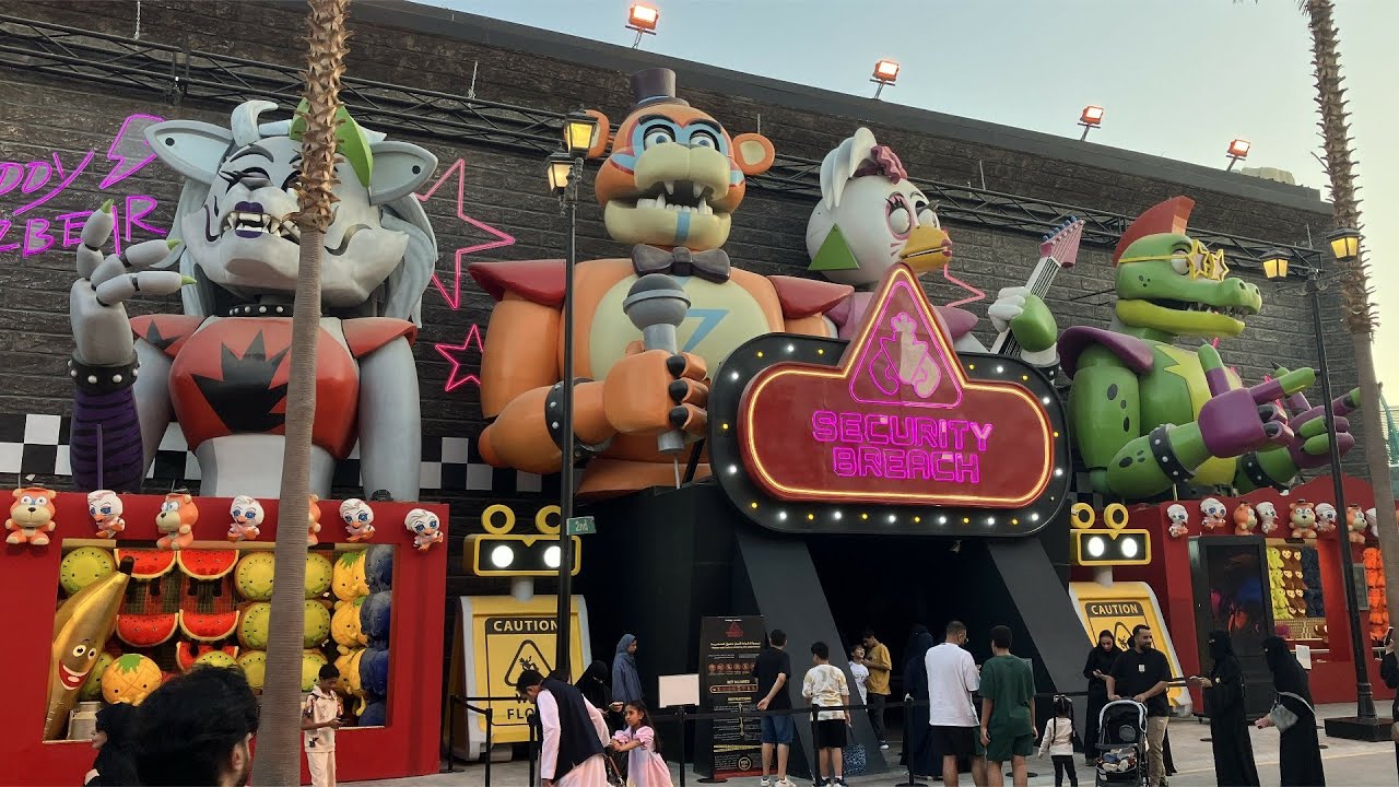 FNAF Security Breach IRL Pizzeria Horror Attraction Visit!