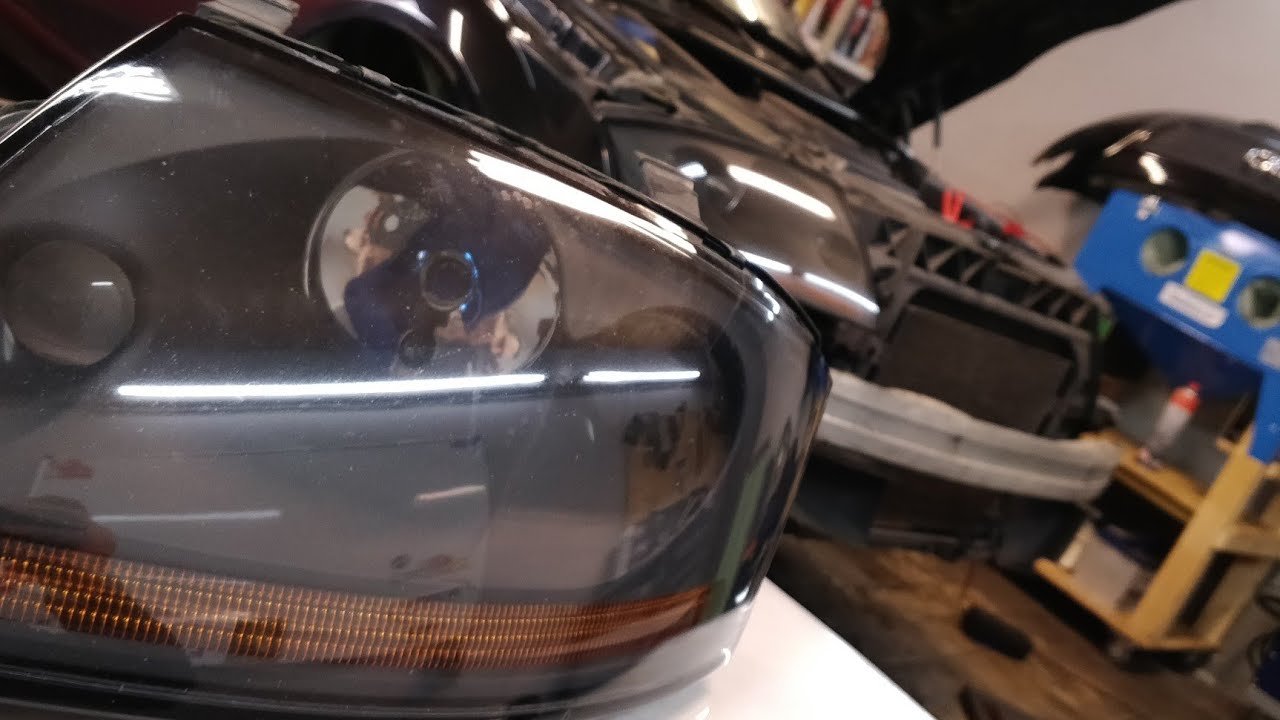 Audi TT8N Front zerlegen, Fehlersuche am Scheinwerfer