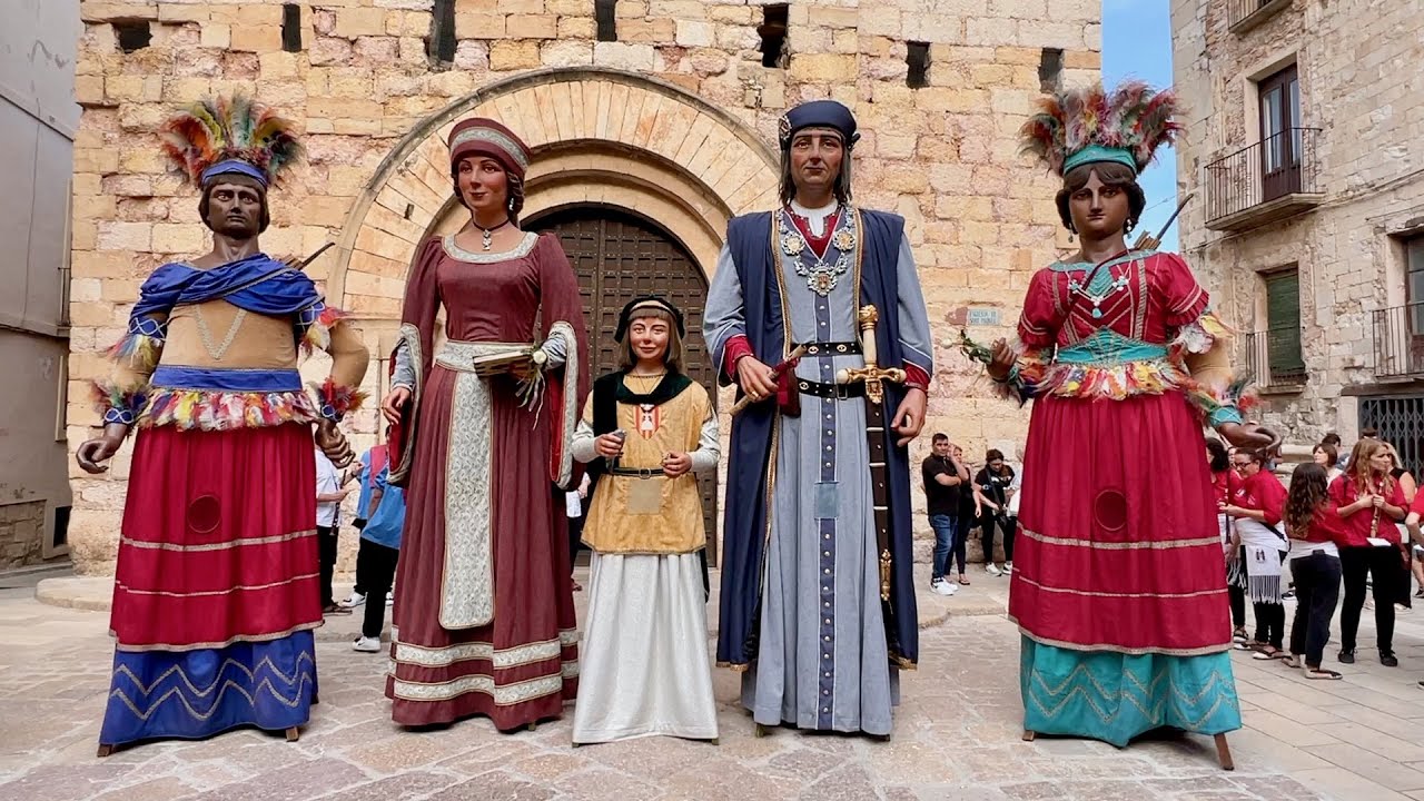La rebuda als gegants bicentenaris INDIS de Reus (La Convidada dels Veguers Montblanc 2022)