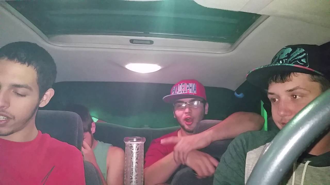 Bong Hotbox Smoke Sesh!!