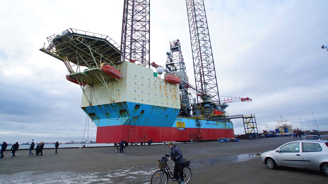 Drill Rig Mærsk Inspirer in Grenå Harbor/ Januar 2017