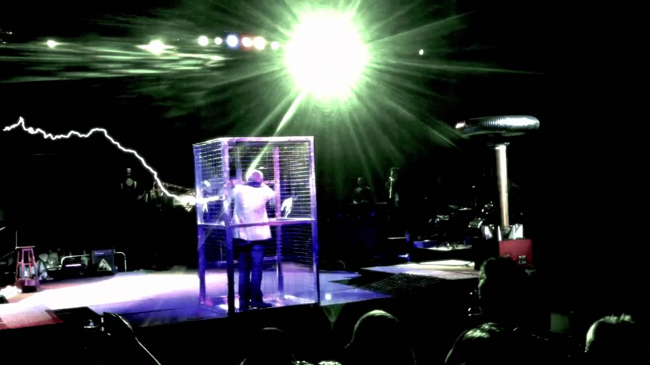 Adam Savage does Doctor Who!