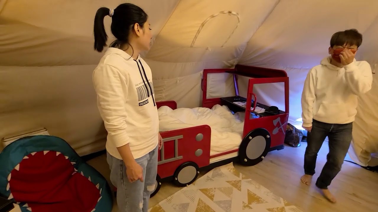 參觀老爸一萬多塊，鳳梨屋豪華露營帳篷