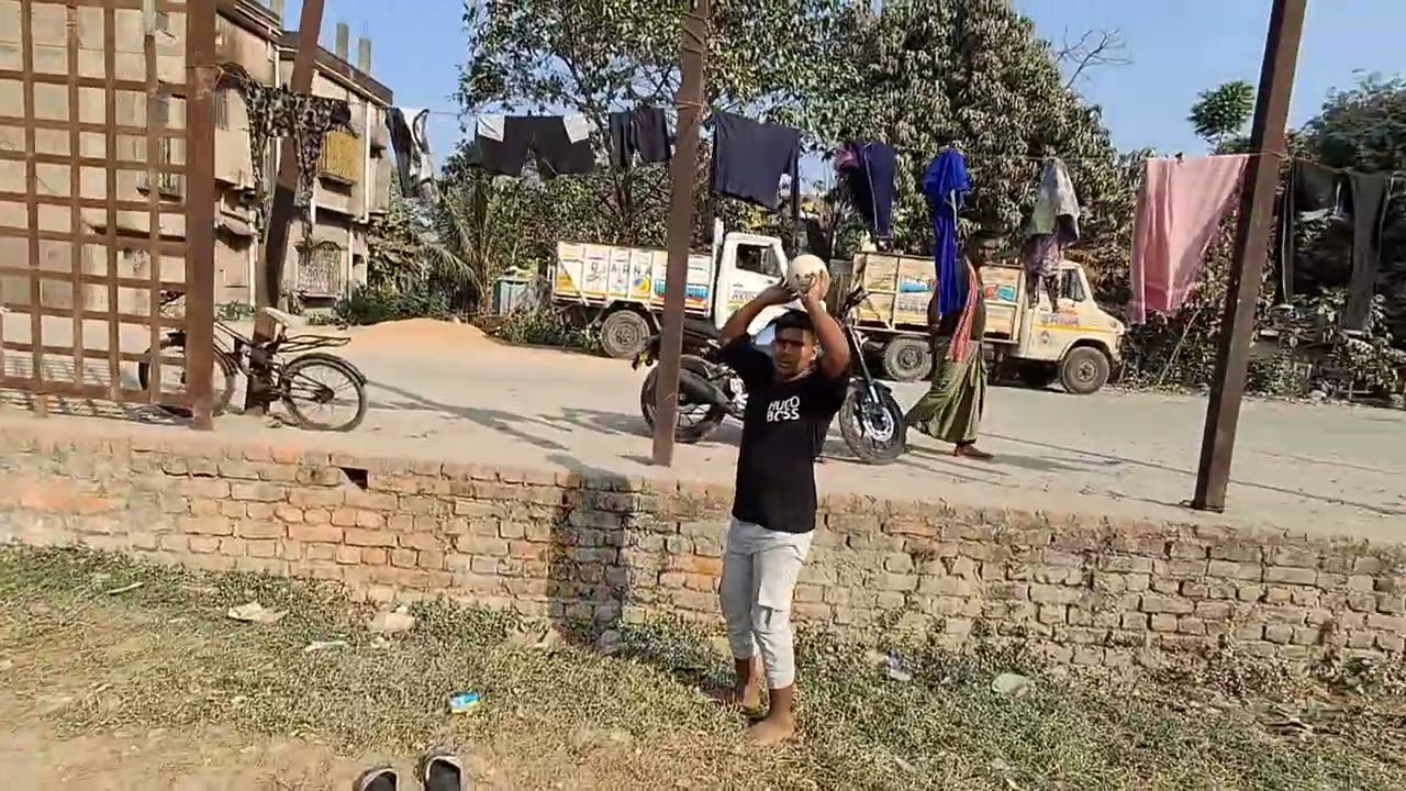 West Bengal live Aaj Bhi log Nahate Talab Ke Pani Mein#Bengal #West Bengal #Kolkata #Howrah #life